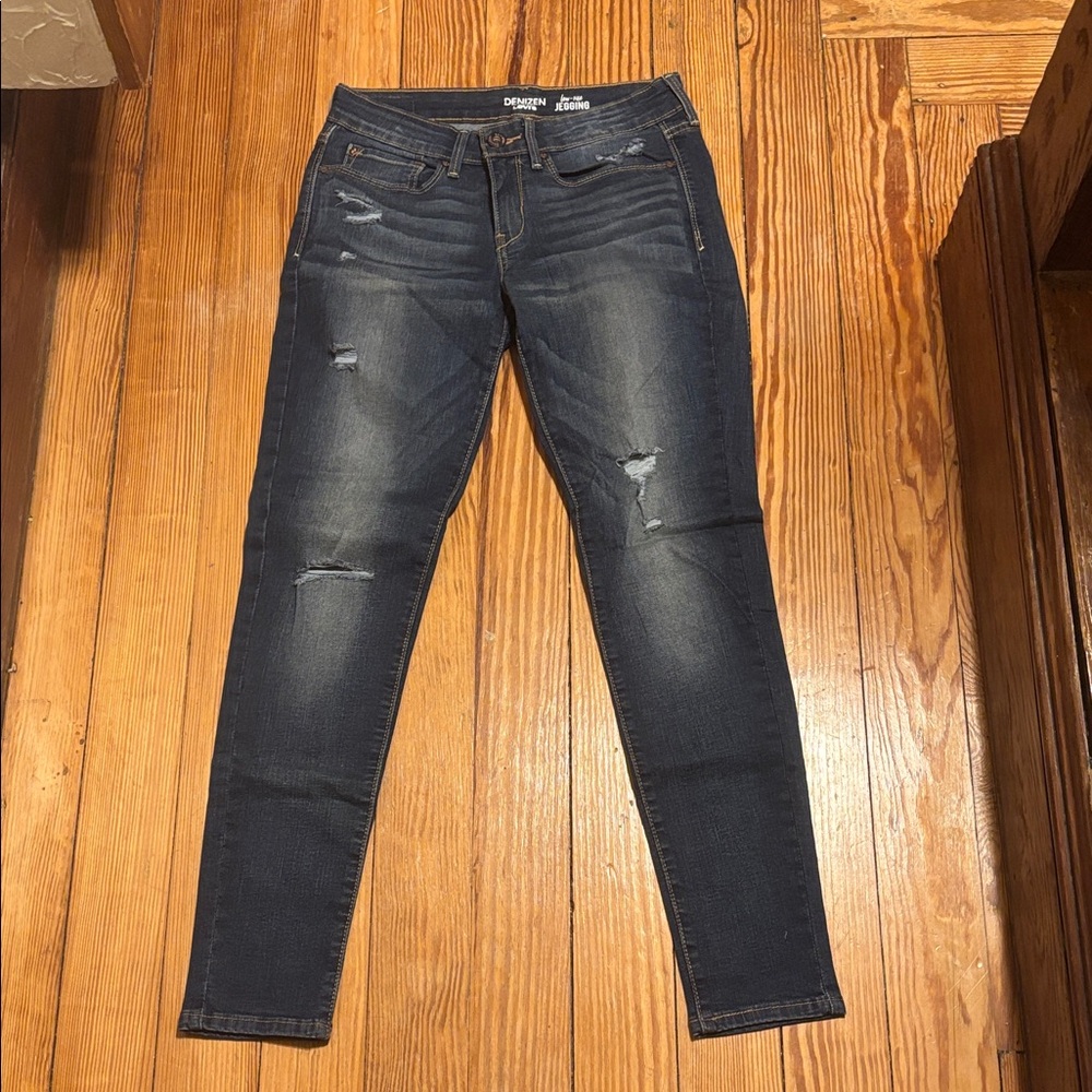Levi’s Denizen distressed low-rise jeggings 8/27